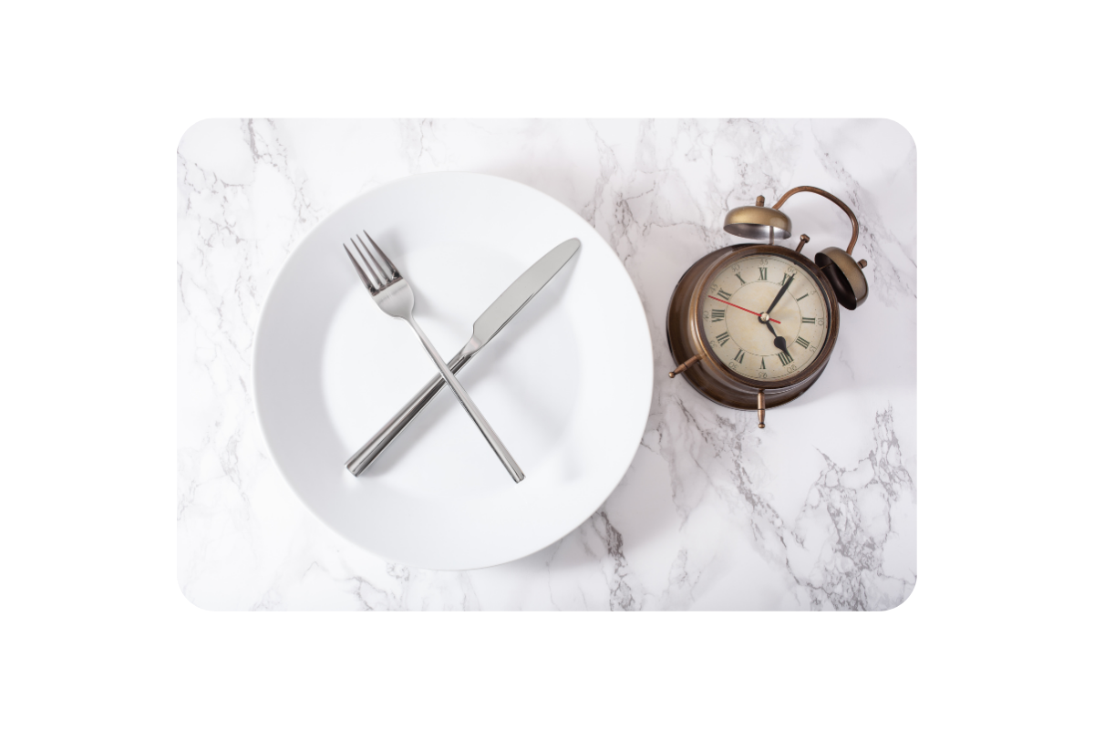 Intermittent fasting clock and healthy food